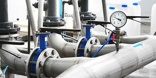 Heat exchanger being pressure tested circuit by circuit