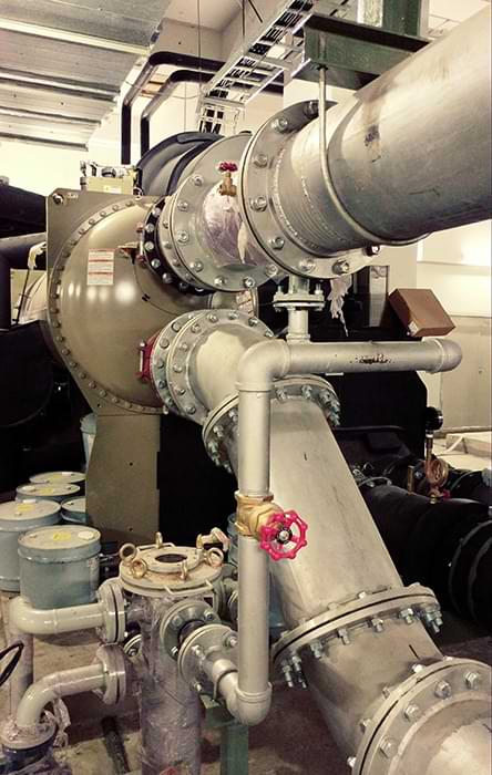 Steam-to-water heating circuit with control valve and condensate return